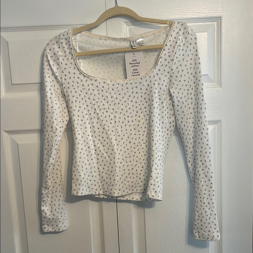 White Floral Long-Sleeve Scoop Neck Top